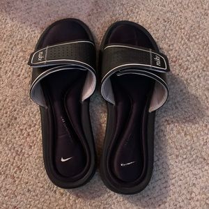 Black nike slides